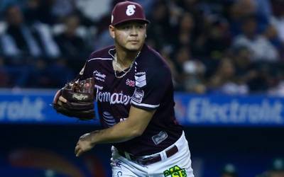 Sañudo en acción con Tomateros de Culiacán - El Sol de Durango