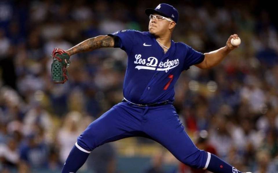 Julio Urías reveló su talento en el futbol durante el