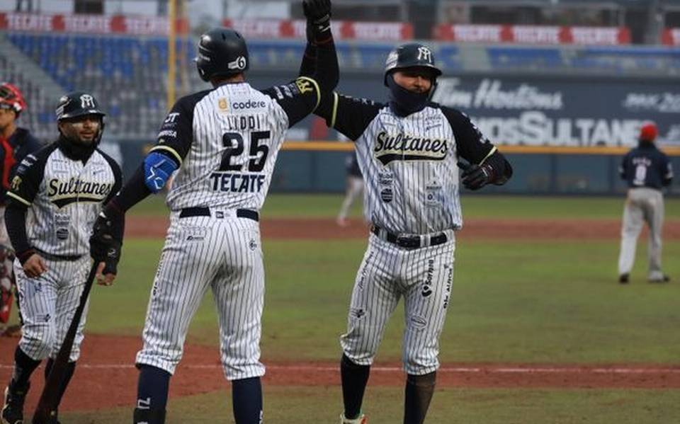 Sultanes acompaña a Vinny Castilla en su homenaje